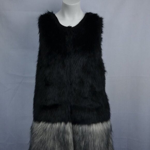 FAUX FUR VEST - Picture 1 of 3